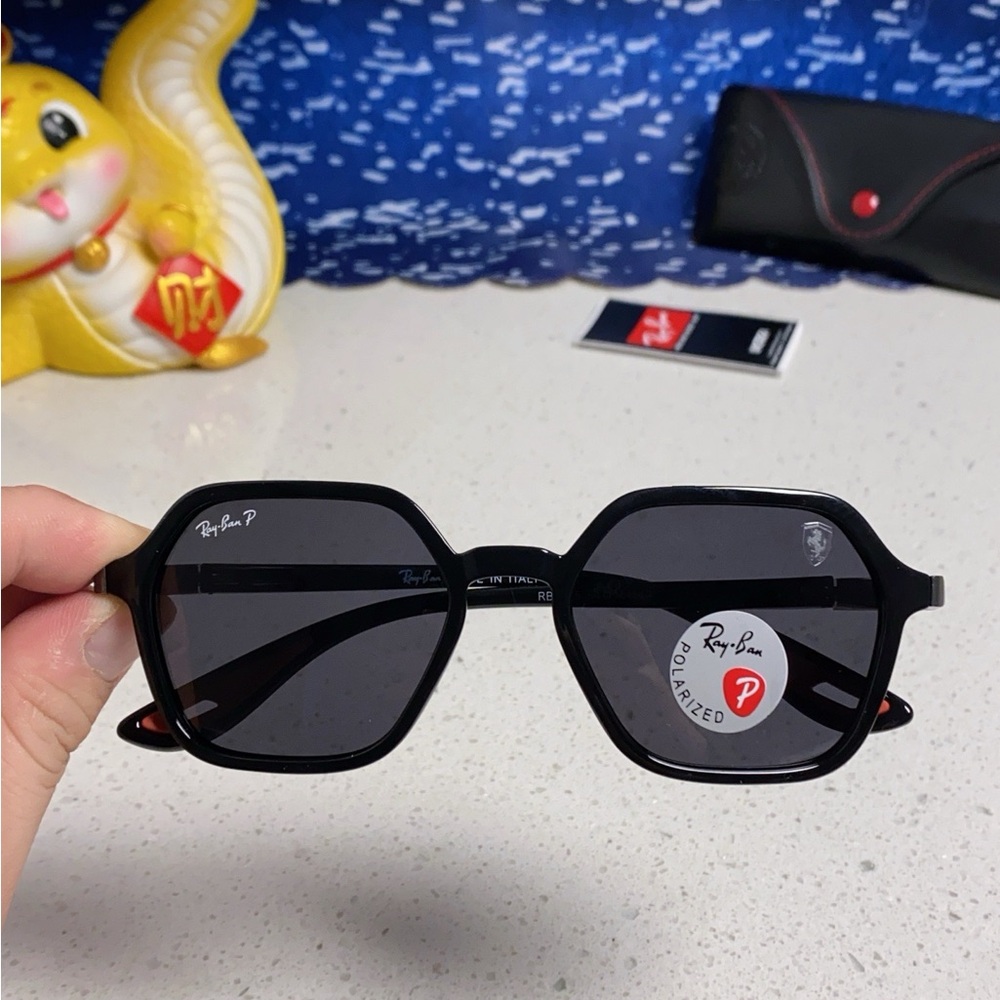 (Ray-Ban) Black Geometric Sunglasses